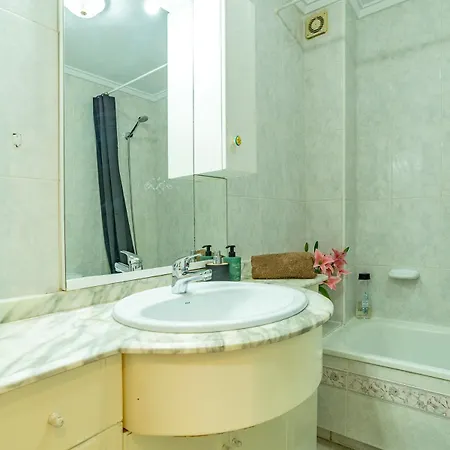 100mt To Centre Apartament